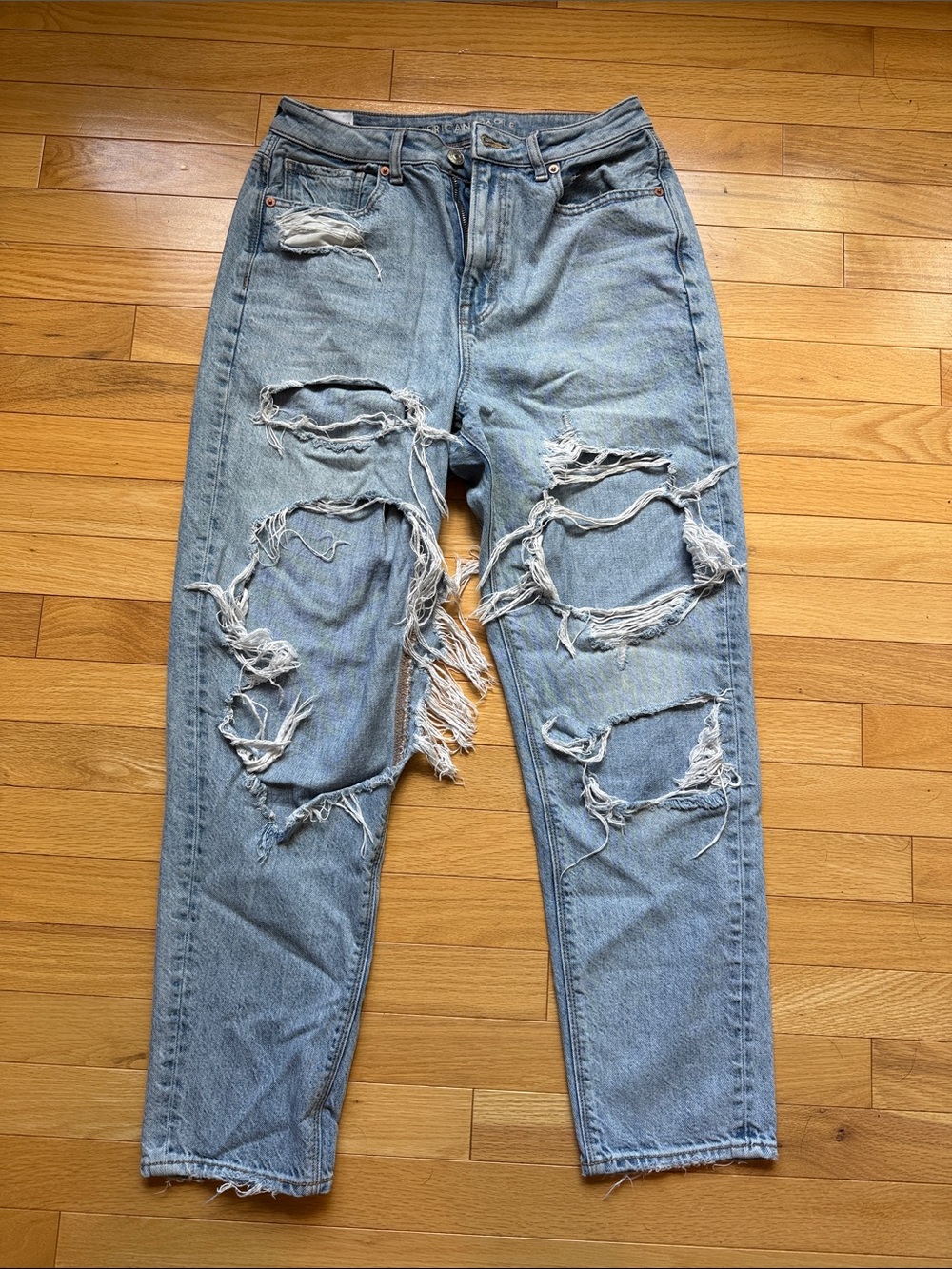 American eagle light Blue Distressed High-Rise Women’s Jeans